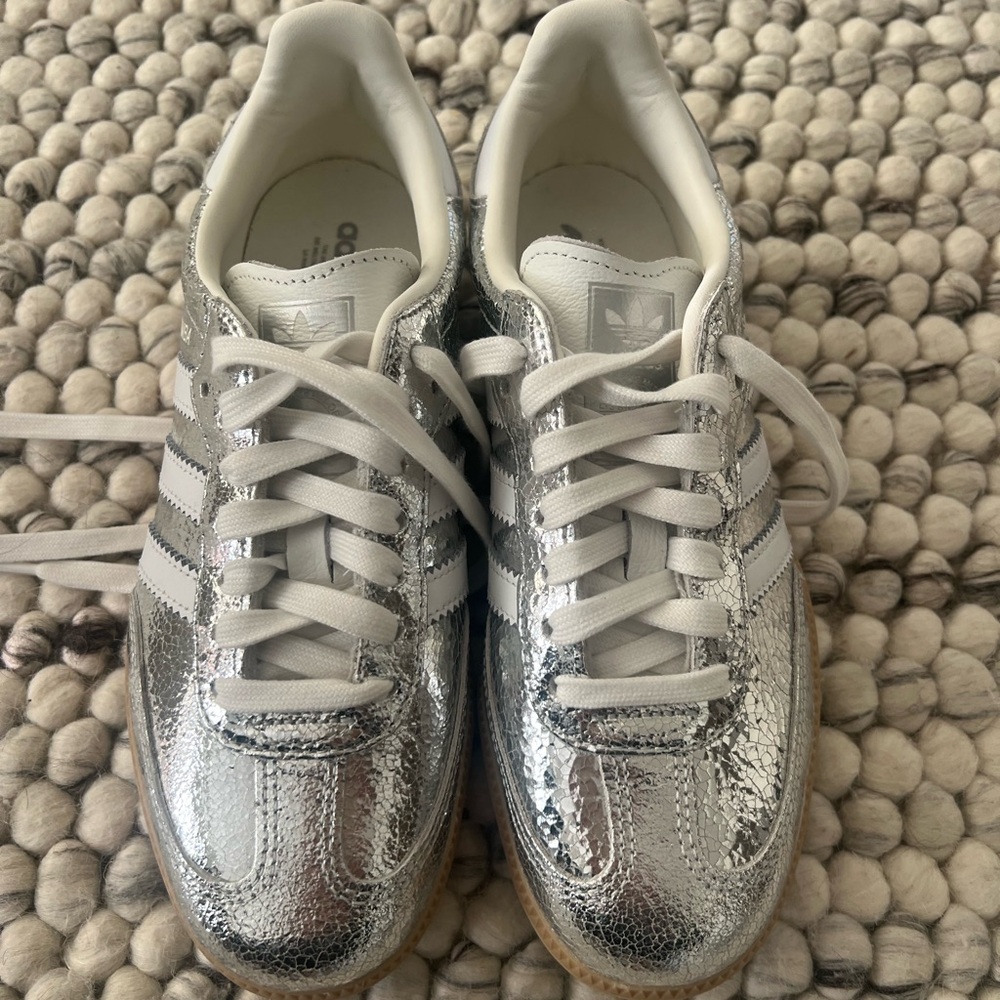Adidas OG samba cracked leather silver sneakers size 6